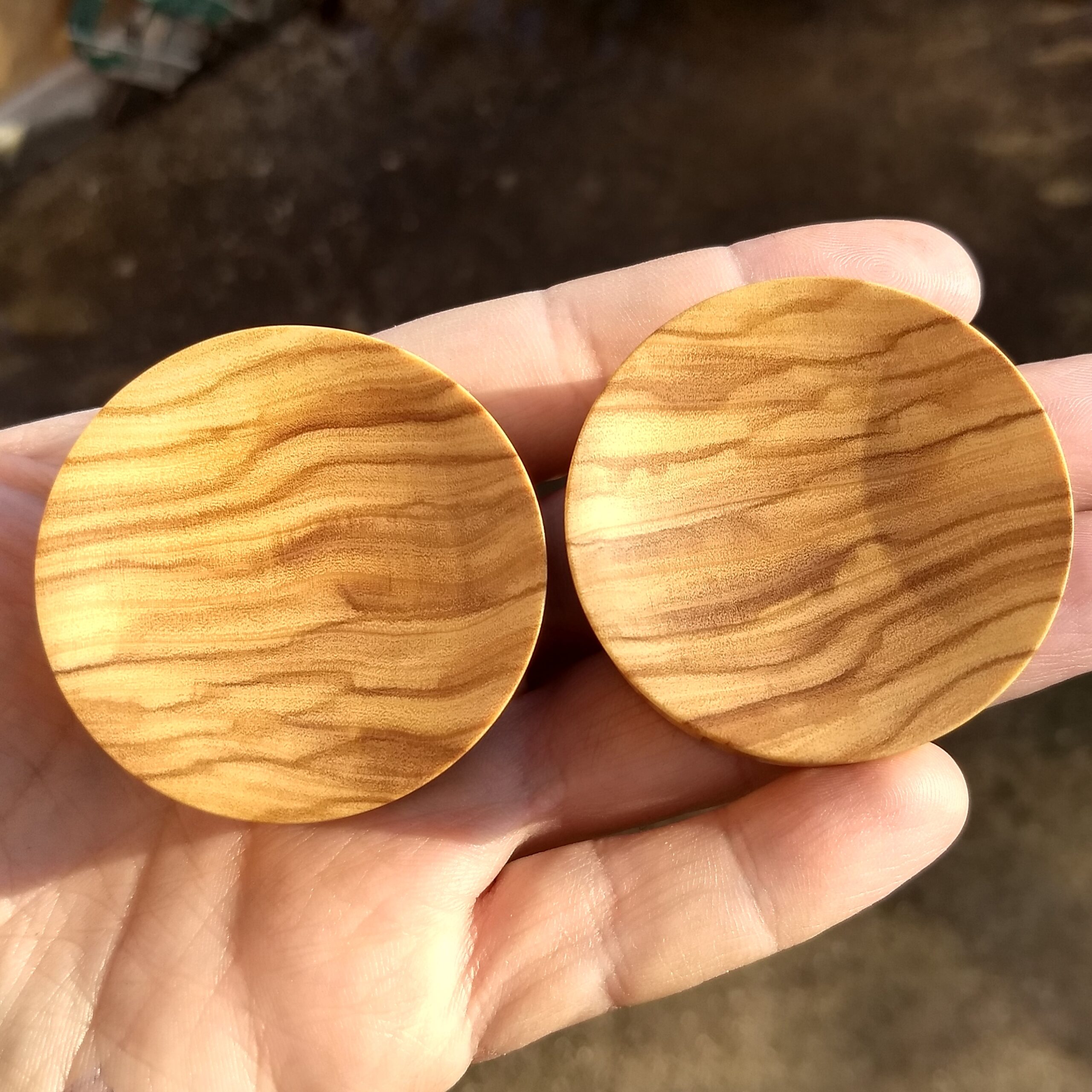 Concave plugs
